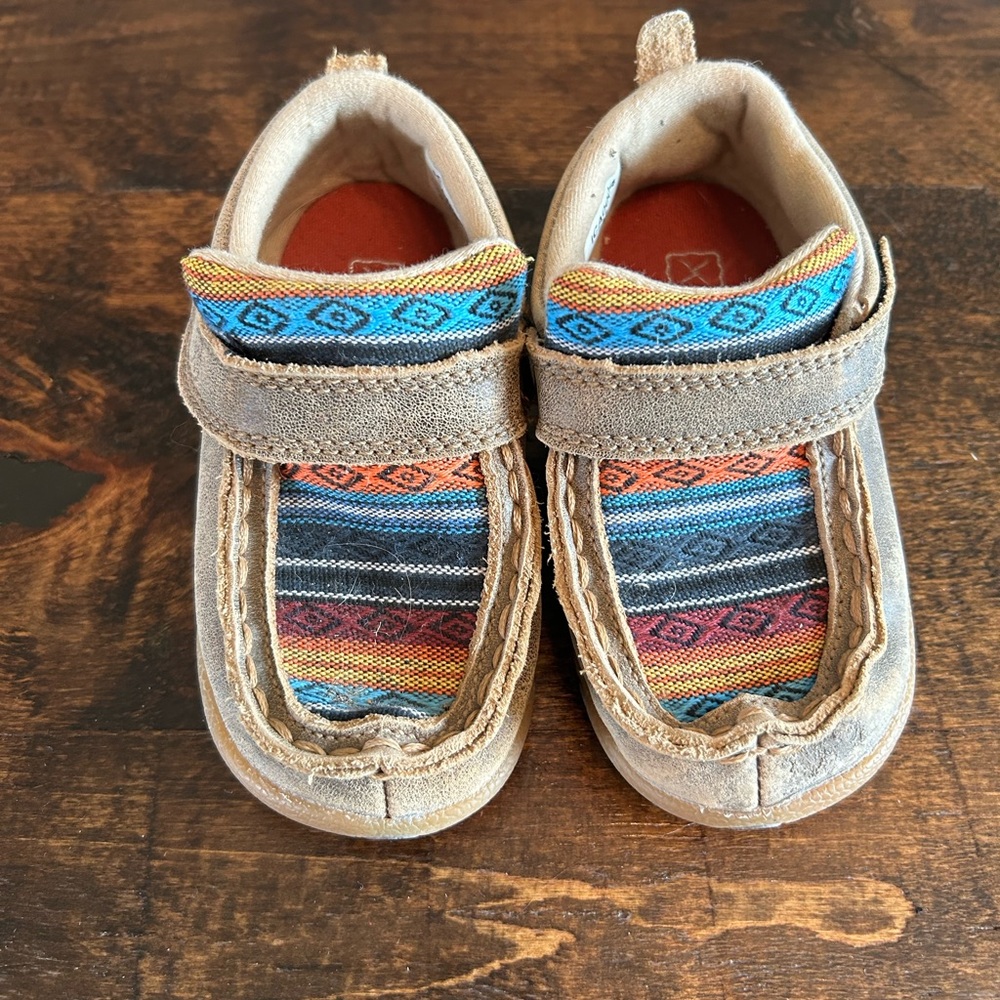 Kids twisted X shoes